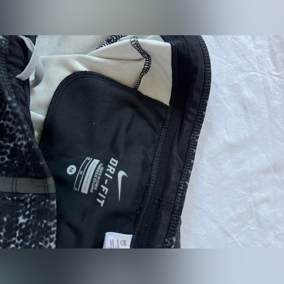 Bundle of 4 pairs of Nike leggings! Includes purple full-length dri-fit - Picture 3 of 4